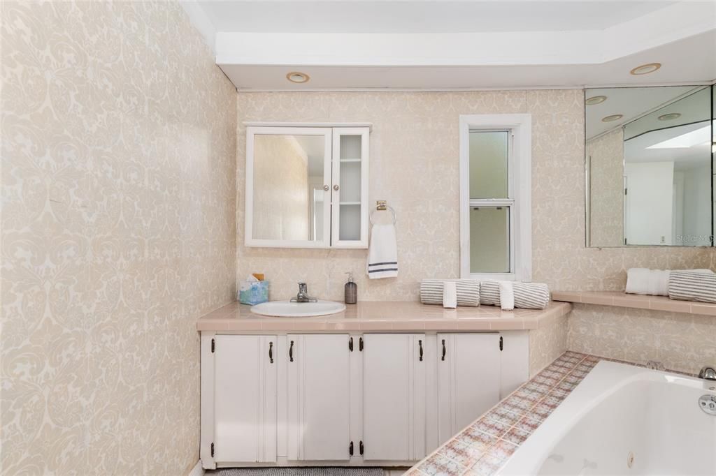 For Sale: $298,000 (3 beds, 2 baths, 1752 Square Feet)