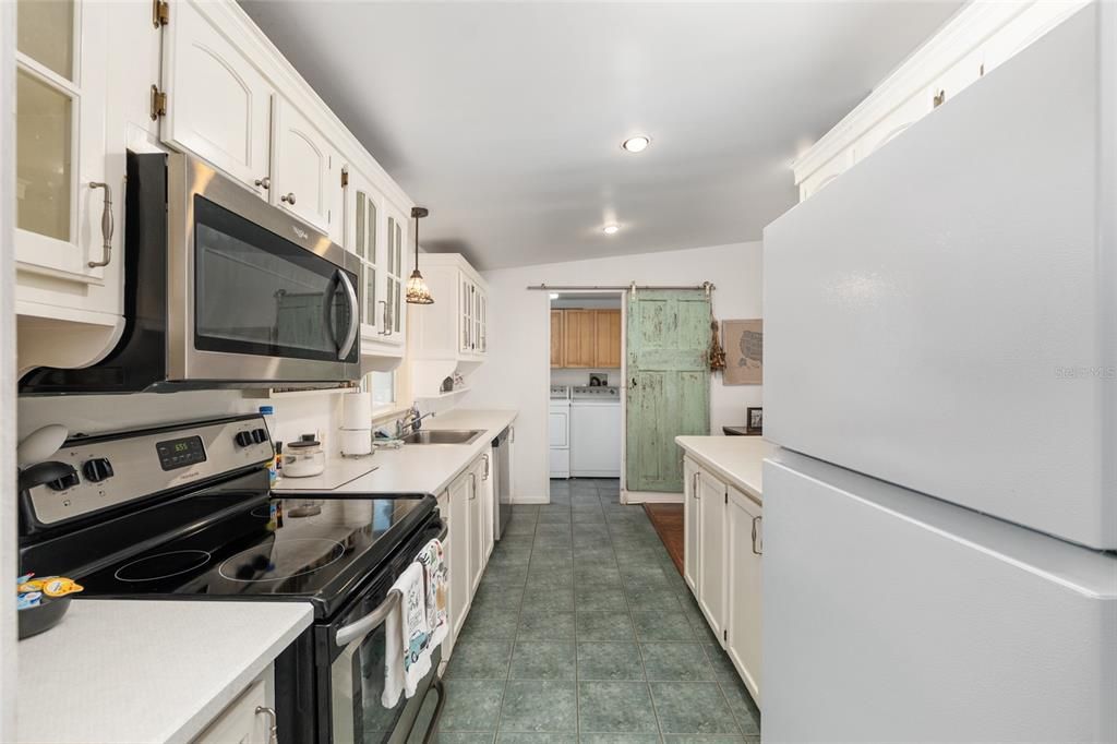 For Sale: $298,000 (3 beds, 2 baths, 1752 Square Feet)