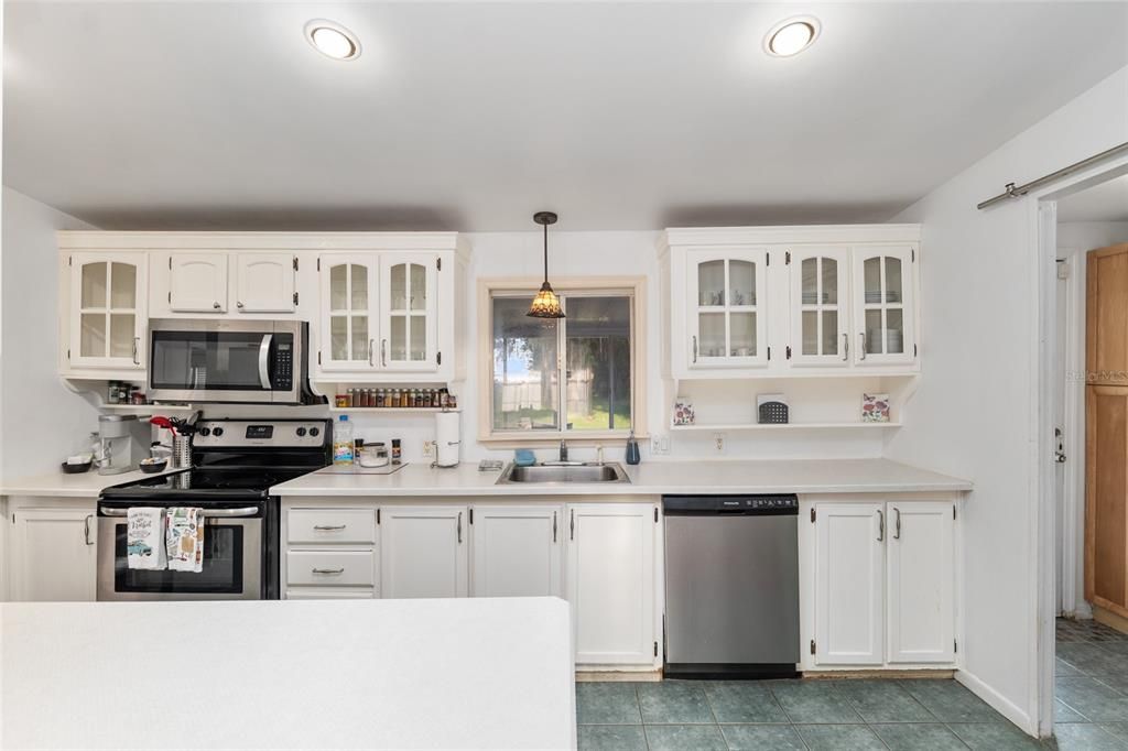 For Sale: $298,000 (3 beds, 2 baths, 1752 Square Feet)