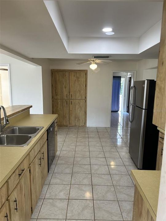 En Renta: $2,650 (3 camas, 2 baños, 1898 Pies cuadrados)