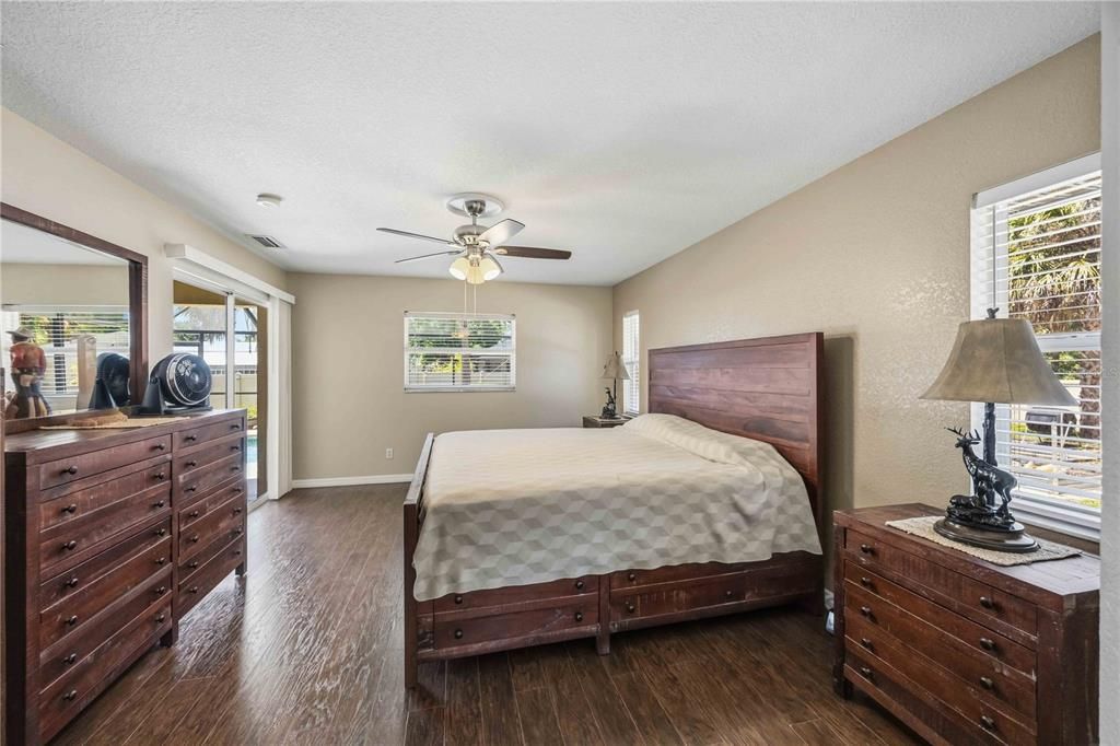 Activo con contrato: $470,000 (3 camas, 2 baños, 1983 Pies cuadrados)