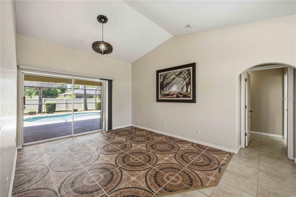Activo con contrato: $470,000 (3 camas, 2 baños, 1983 Pies cuadrados)