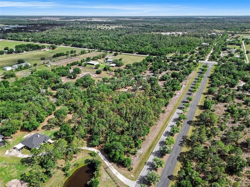 На продажу: $325,000 (5.63 acres)