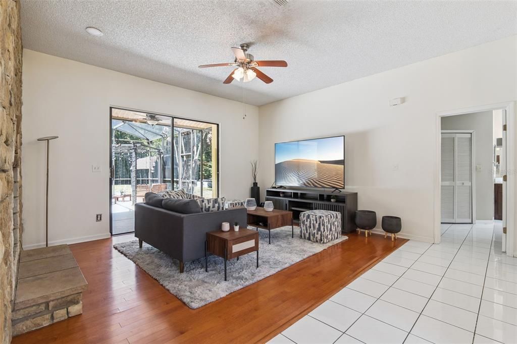 Activo con contrato: $385,000 (3 camas, 2 baños, 1908 Pies cuadrados)