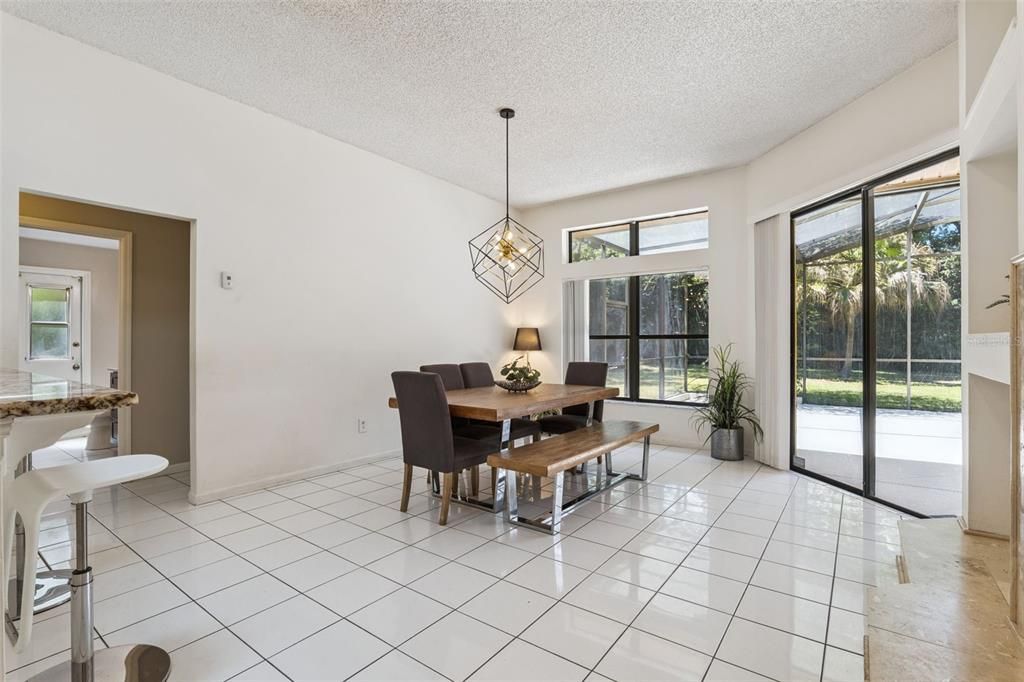 Activo con contrato: $385,000 (3 camas, 2 baños, 1908 Pies cuadrados)