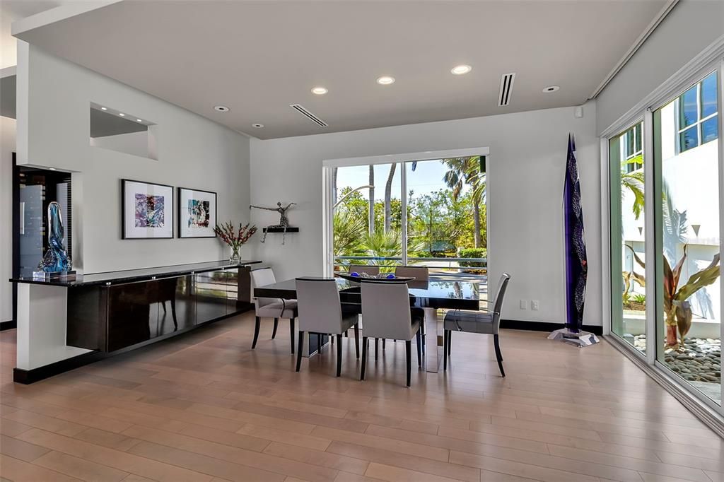 En Venta: $8,985,000 (4 camas, 5 baños, 6186 Pies cuadrados)