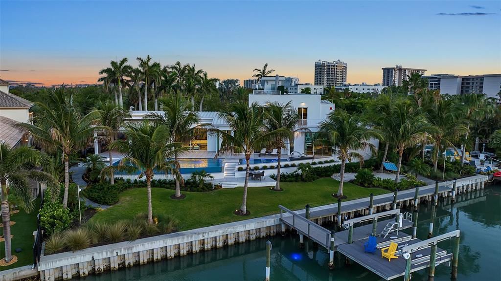 En Venta: $8,985,000 (4 camas, 5 baños, 6186 Pies cuadrados)