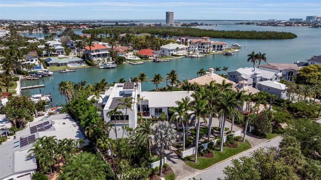 En Venta: $8,985,000 (4 camas, 5 baños, 6186 Pies cuadrados)