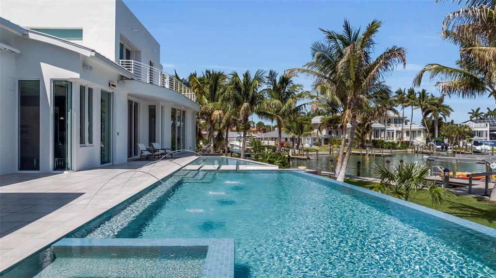 En Venta: $8,985,000 (4 camas, 5 baños, 6186 Pies cuadrados)