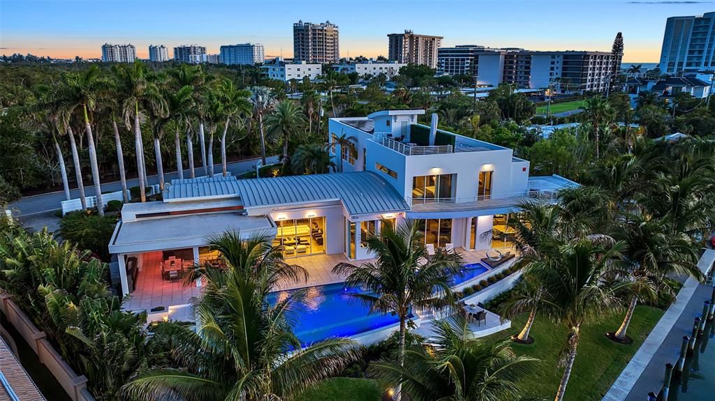 En Venta: $8,985,000 (4 camas, 5 baños, 6186 Pies cuadrados)