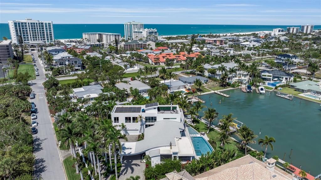 En Venta: $8,985,000 (4 camas, 5 baños, 6186 Pies cuadrados)
