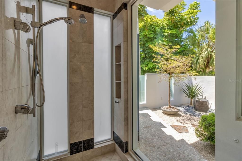 En Venta: $8,985,000 (4 camas, 5 baños, 6186 Pies cuadrados)