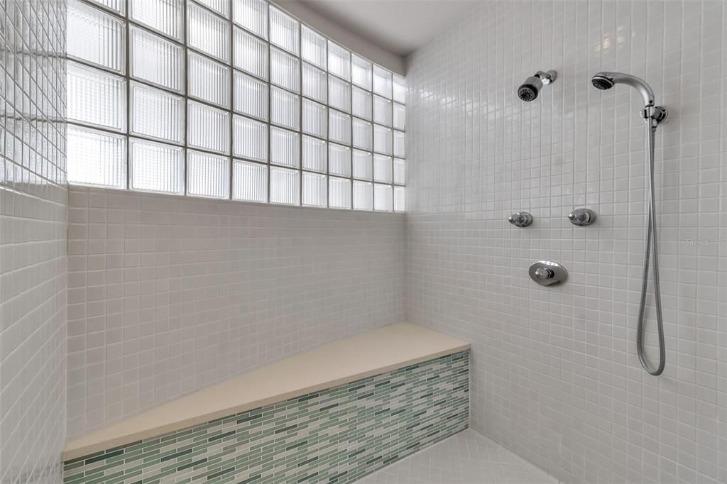 En Venta: $8,985,000 (4 camas, 5 baños, 6186 Pies cuadrados)
