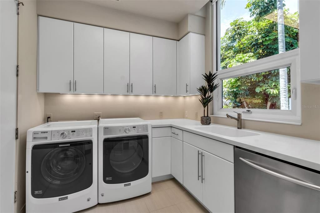 En Venta: $8,985,000 (4 camas, 5 baños, 6186 Pies cuadrados)
