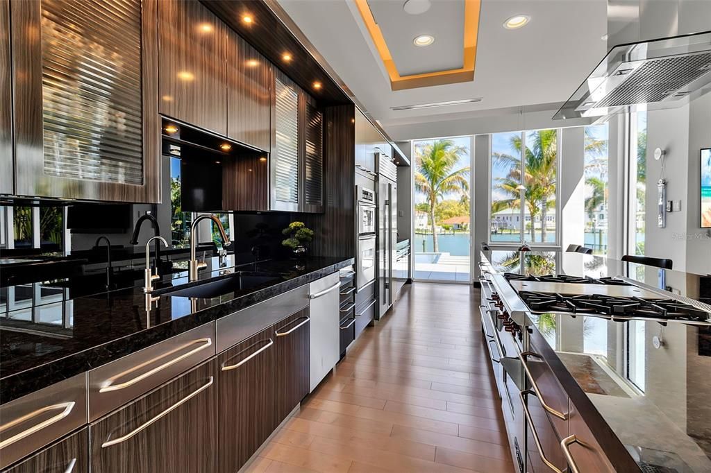 En Venta: $8,985,000 (4 camas, 5 baños, 6186 Pies cuadrados)