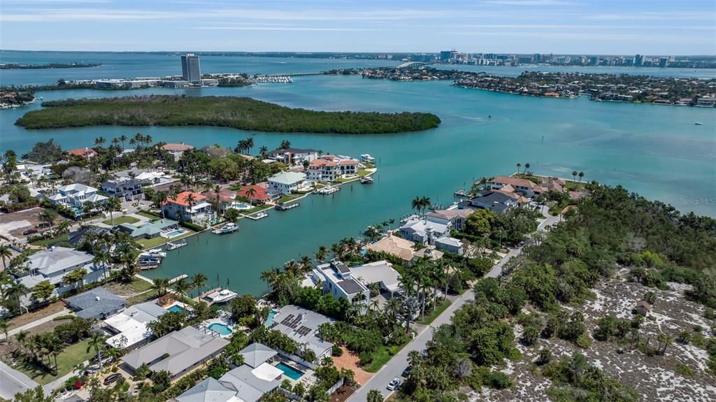 En Venta: $8,985,000 (4 camas, 5 baños, 6186 Pies cuadrados)