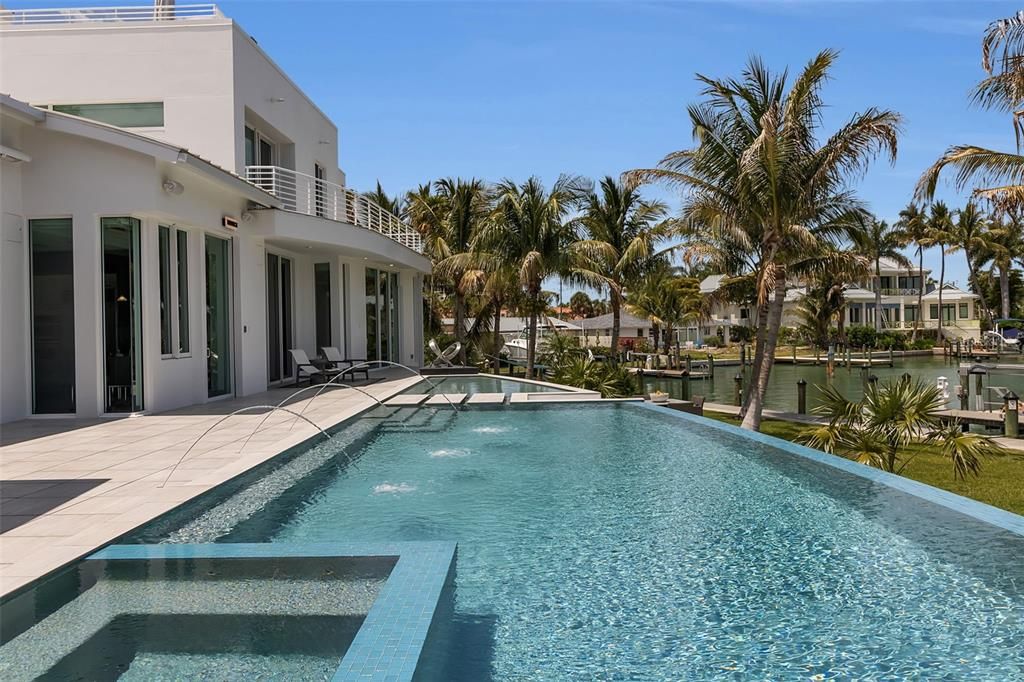 En Venta: $8,985,000 (4 camas, 5 baños, 6186 Pies cuadrados)