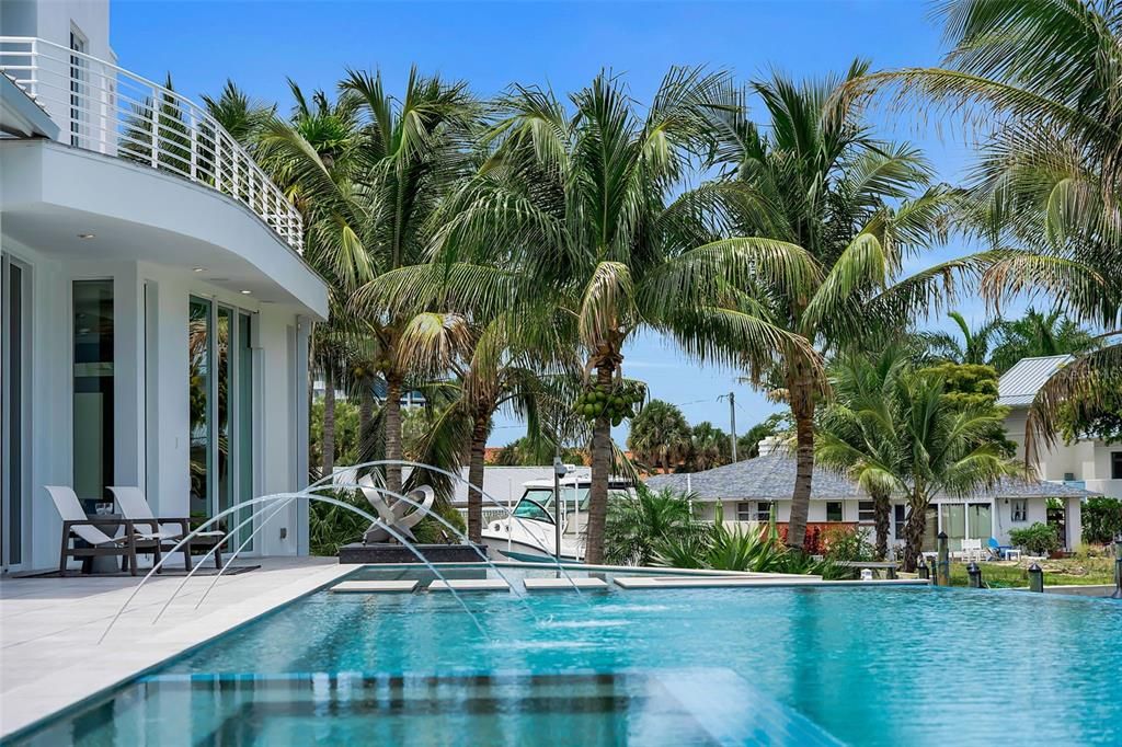 En Venta: $8,985,000 (4 camas, 5 baños, 6186 Pies cuadrados)
