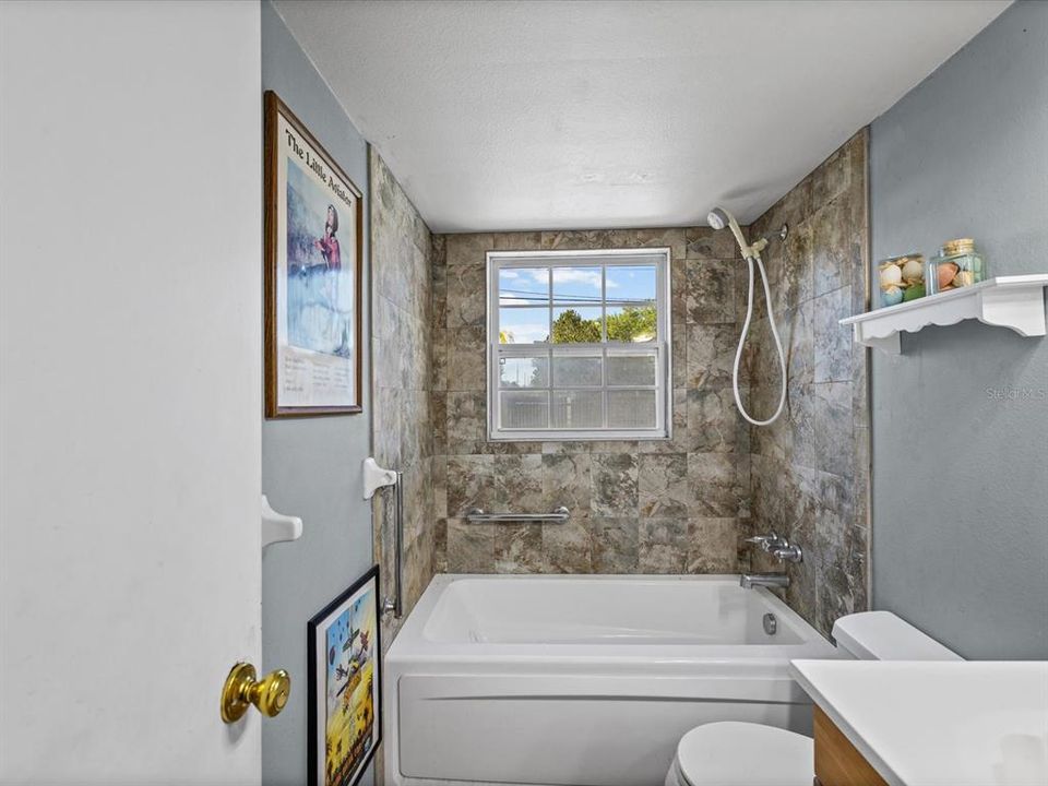 Active With Contract: $383,000 (3 beds, 2 baths, 1266 Square Feet)