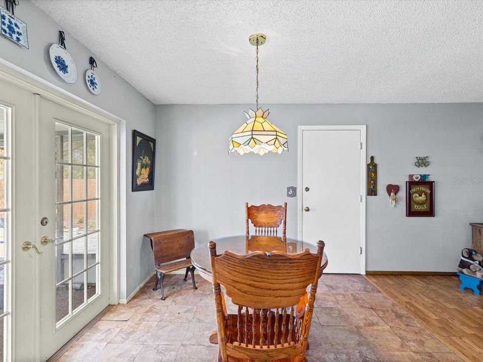 Active With Contract: $383,000 (3 beds, 2 baths, 1266 Square Feet)