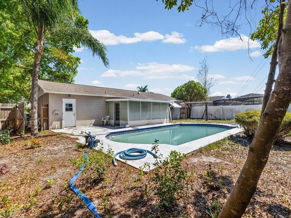 Active With Contract: $383,000 (3 beds, 2 baths, 1266 Square Feet)