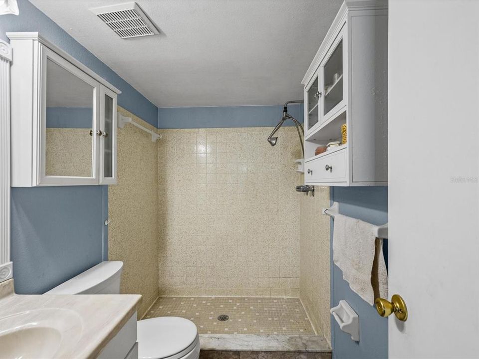 Active With Contract: $383,000 (3 beds, 2 baths, 1266 Square Feet)