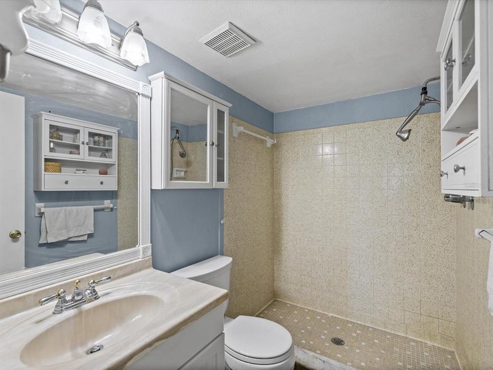 Active With Contract: $383,000 (3 beds, 2 baths, 1266 Square Feet)