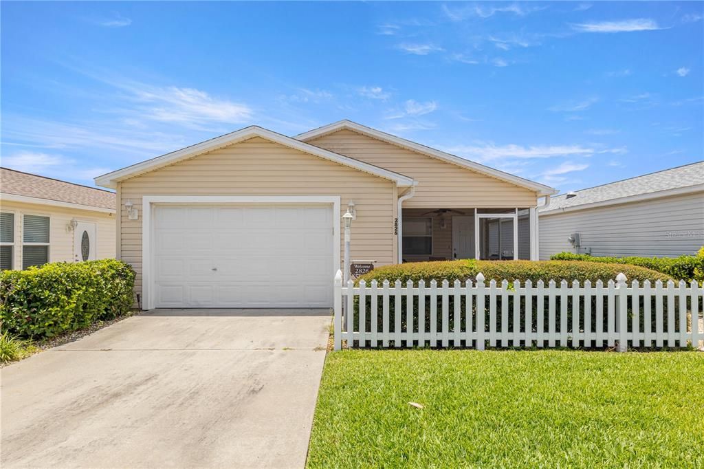 For Sale: $249,000 (2 beds, 2 baths, 1156 Square Feet)