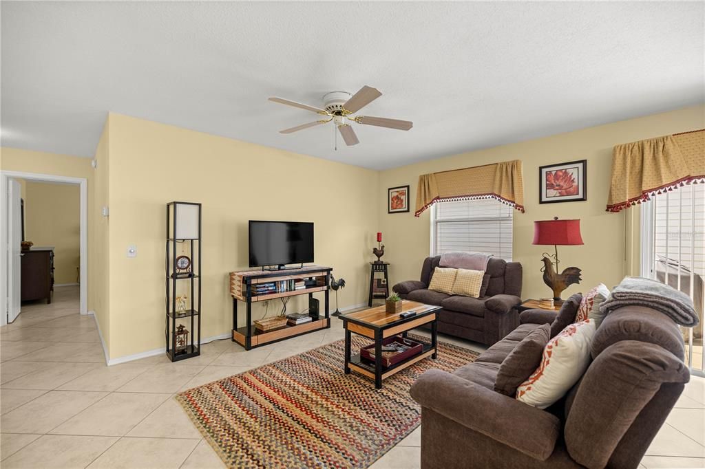 For Sale: $249,000 (2 beds, 2 baths, 1156 Square Feet)