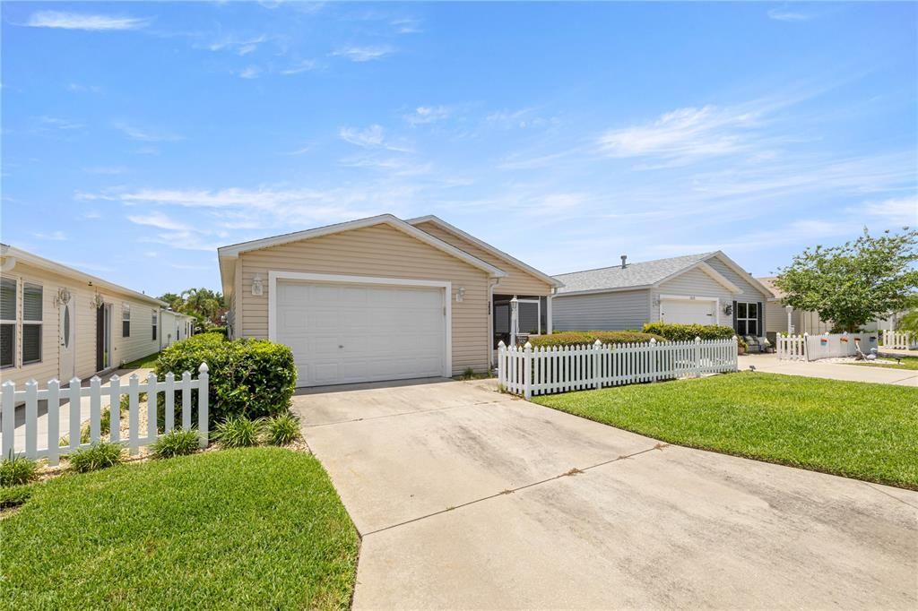 For Sale: $249,000 (2 beds, 2 baths, 1156 Square Feet)