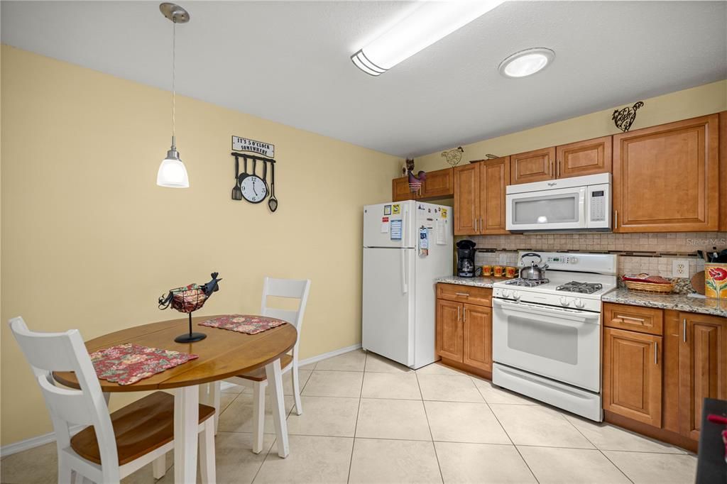 For Sale: $249,000 (2 beds, 2 baths, 1156 Square Feet)