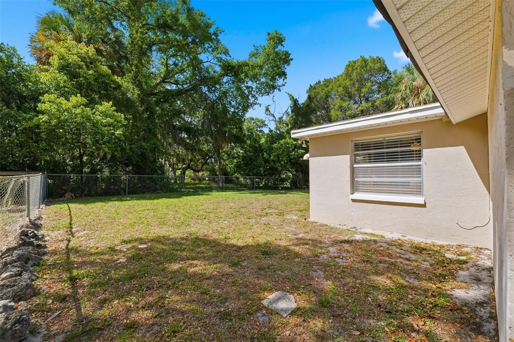 For Sale: $240,000 (3 beds, 2 baths, 1413 Square Feet)