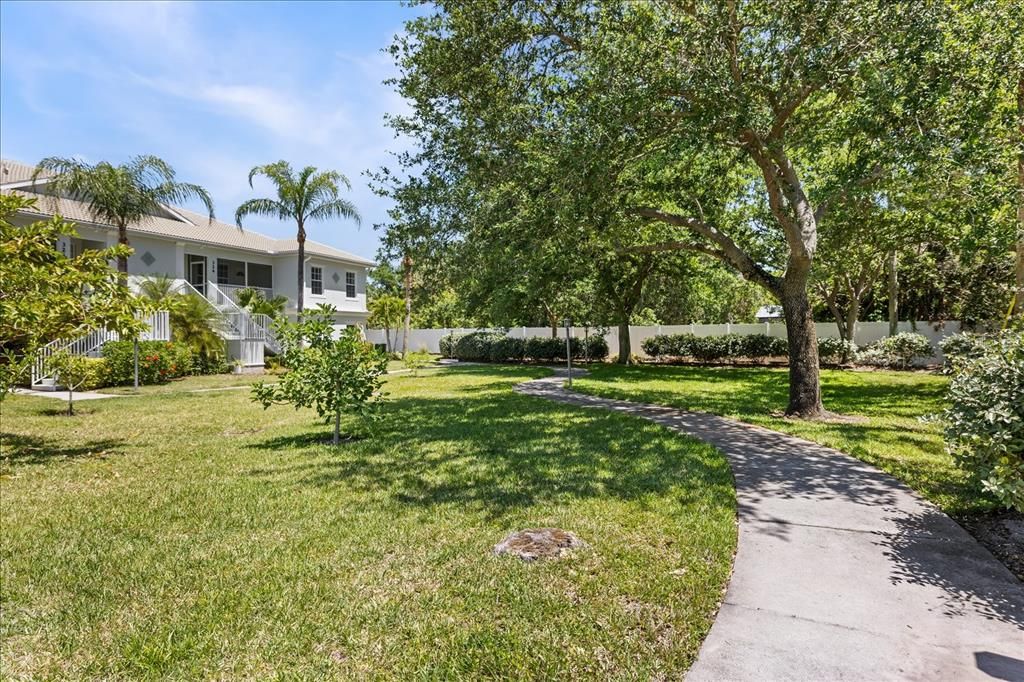 For Sale: $230,000 (2 beds, 2 baths, 1151 Square Feet)
