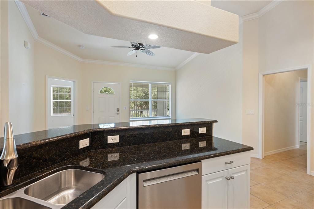 For Sale: $230,000 (2 beds, 2 baths, 1151 Square Feet)