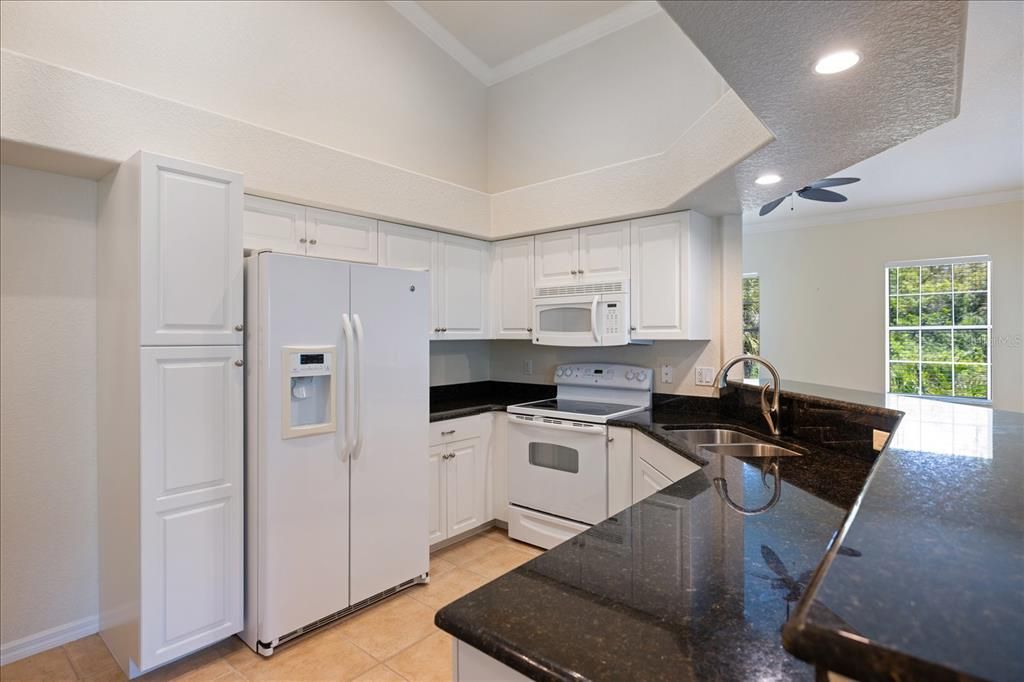 For Sale: $230,000 (2 beds, 2 baths, 1151 Square Feet)