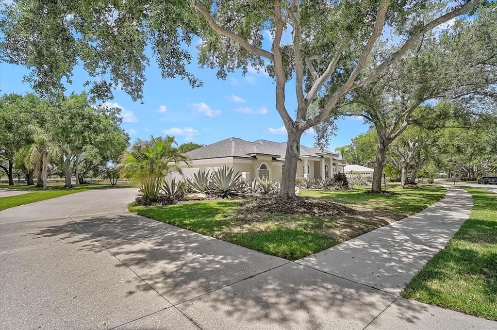 Active With Contract: $899,900 (4 beds, 3 baths, 3304 Square Feet)