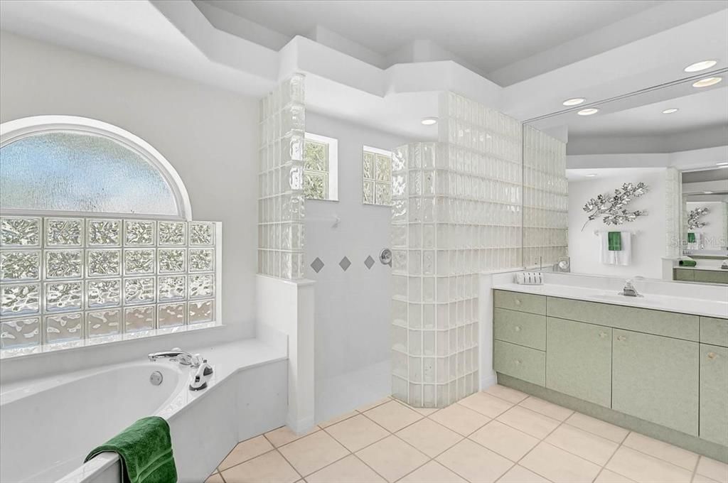 Active With Contract: $899,900 (4 beds, 3 baths, 3304 Square Feet)