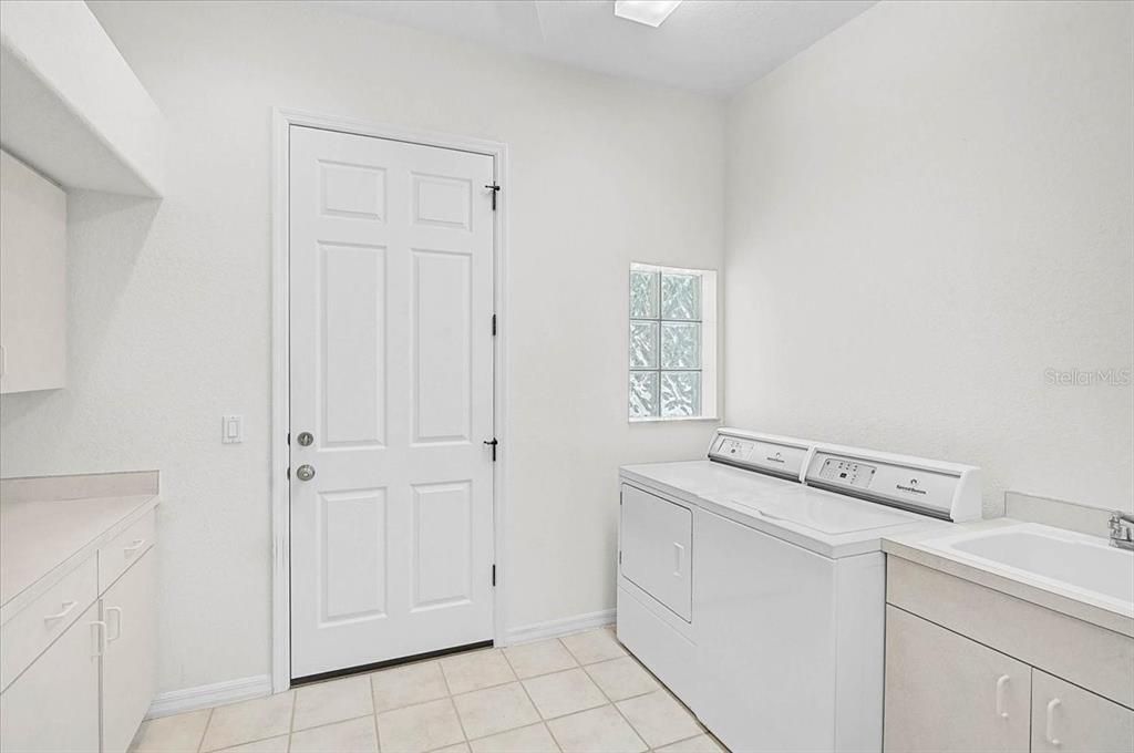 Active With Contract: $899,900 (4 beds, 3 baths, 3304 Square Feet)