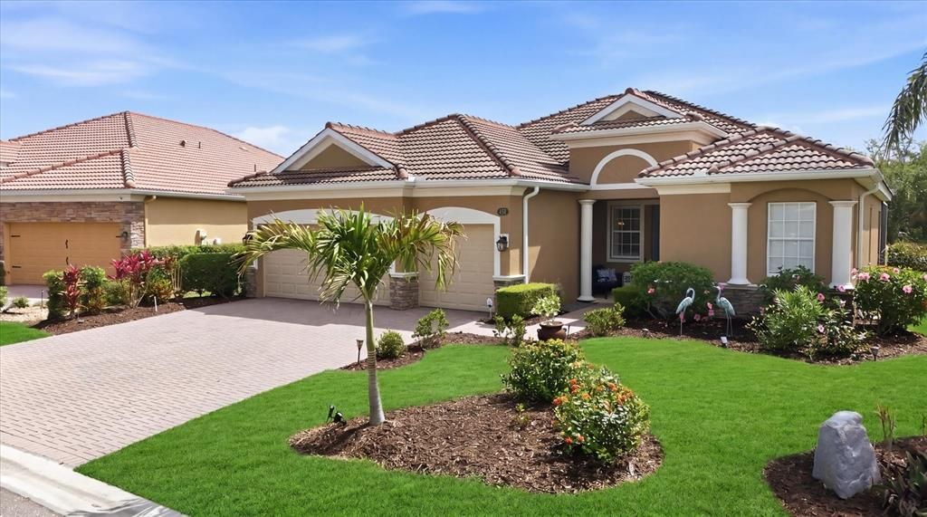 Activo con contrato: $774,900 (4 camas, 3 baños, 2195 Pies cuadrados)