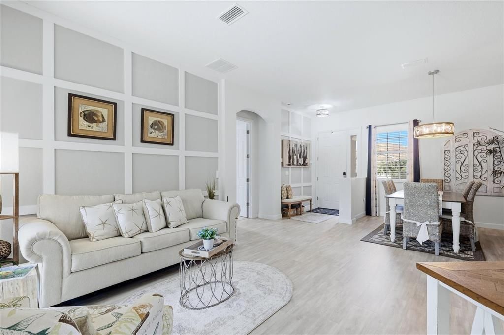 Activo con contrato: $774,900 (4 camas, 3 baños, 2195 Pies cuadrados)