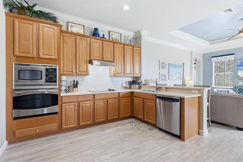 Activo con contrato: $774,900 (4 camas, 3 baños, 2195 Pies cuadrados)