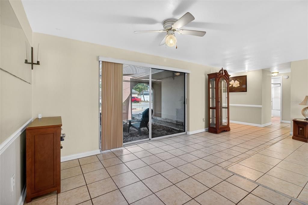 Activo con contrato: $215,000 (2 camas, 2 baños, 1289 Pies cuadrados)
