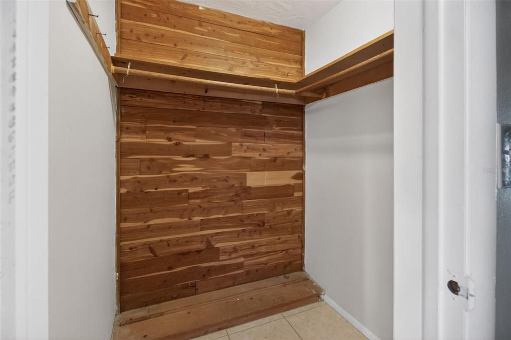 Activo con contrato: $215,000 (2 camas, 2 baños, 1289 Pies cuadrados)