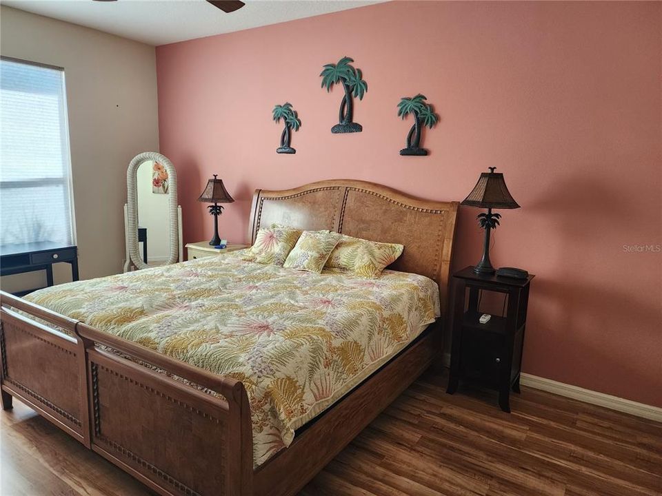 Activo con contrato: $255,000 (3 camas, 2 baños, 1742 Pies cuadrados)