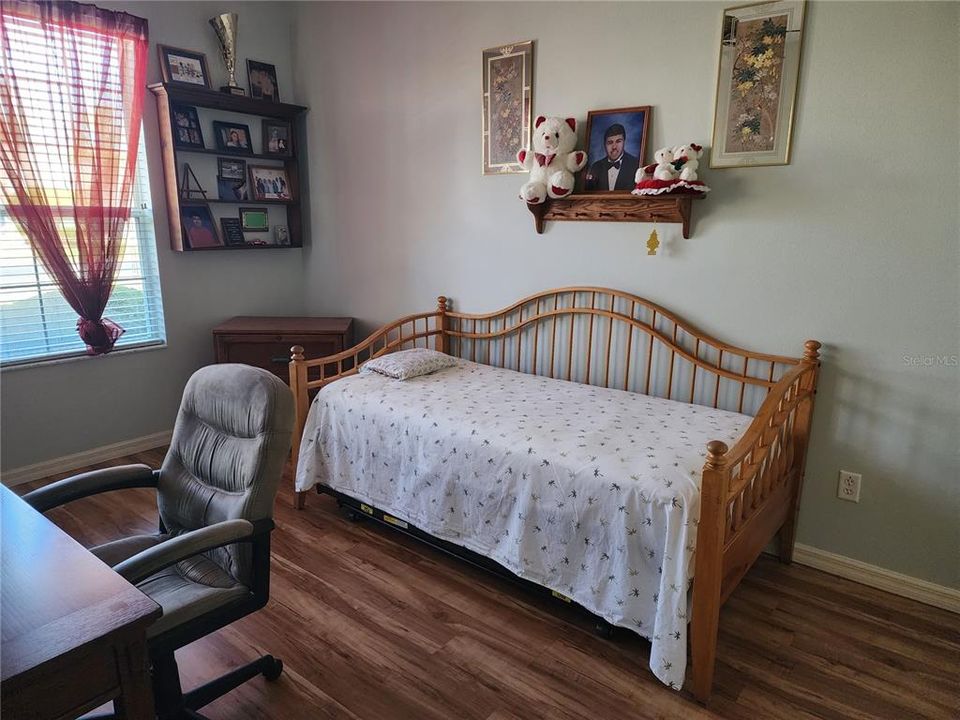Activo con contrato: $255,000 (3 camas, 2 baños, 1742 Pies cuadrados)