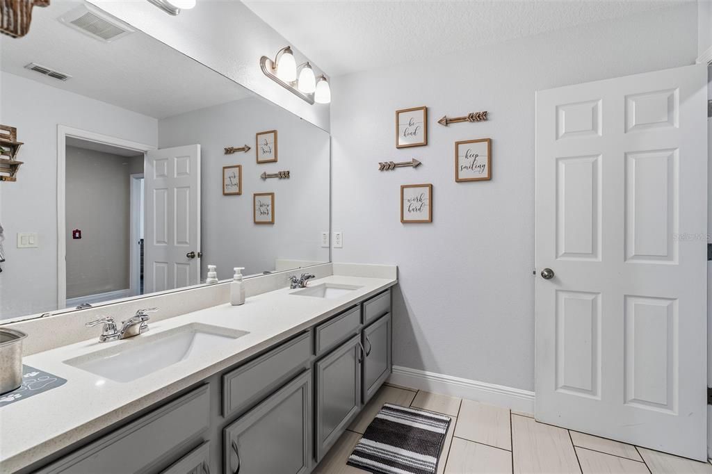 For Sale: $539,000 (5 beds, 2 baths, 3467 Square Feet)