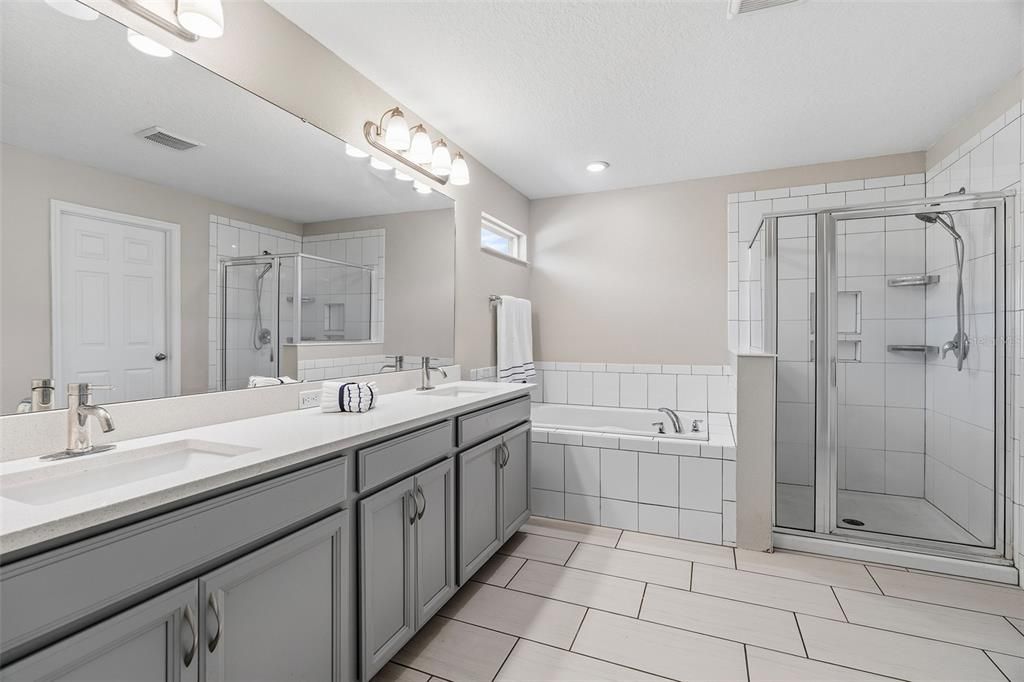For Sale: $539,000 (5 beds, 2 baths, 3467 Square Feet)