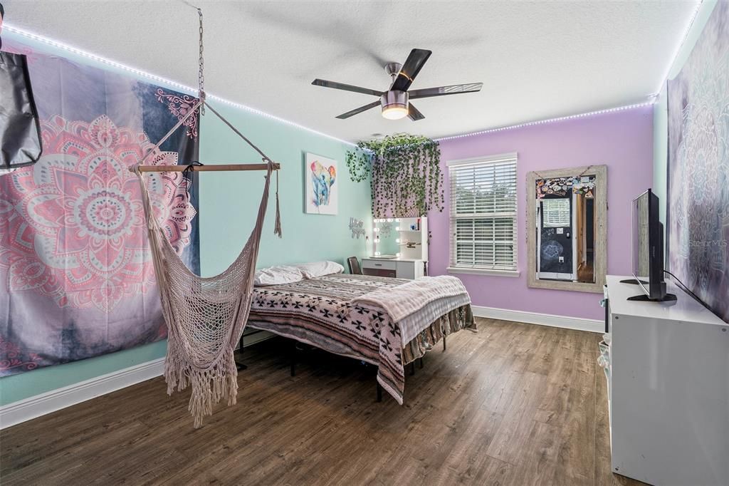 For Sale: $539,000 (5 beds, 2 baths, 3467 Square Feet)
