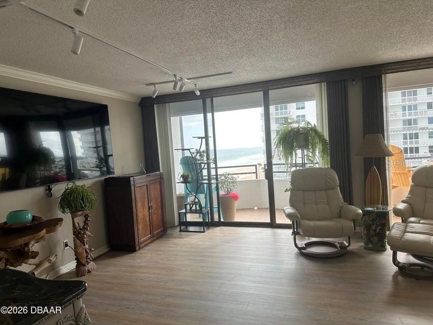 For Sale: $429,000 (2 beds, 2 baths, 1178 Square Feet)