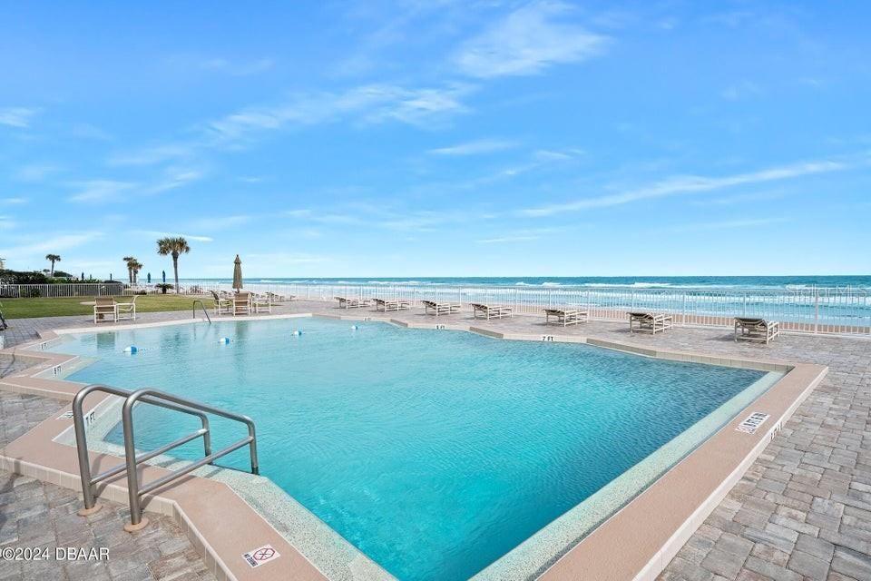 For Sale: $429,000 (2 beds, 2 baths, 1178 Square Feet)